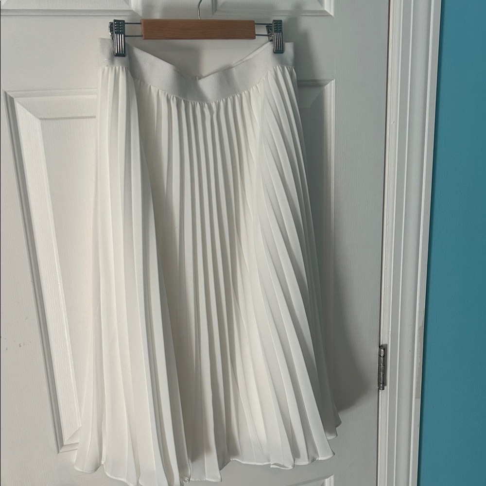 Chic White Pleated Midi Skirt